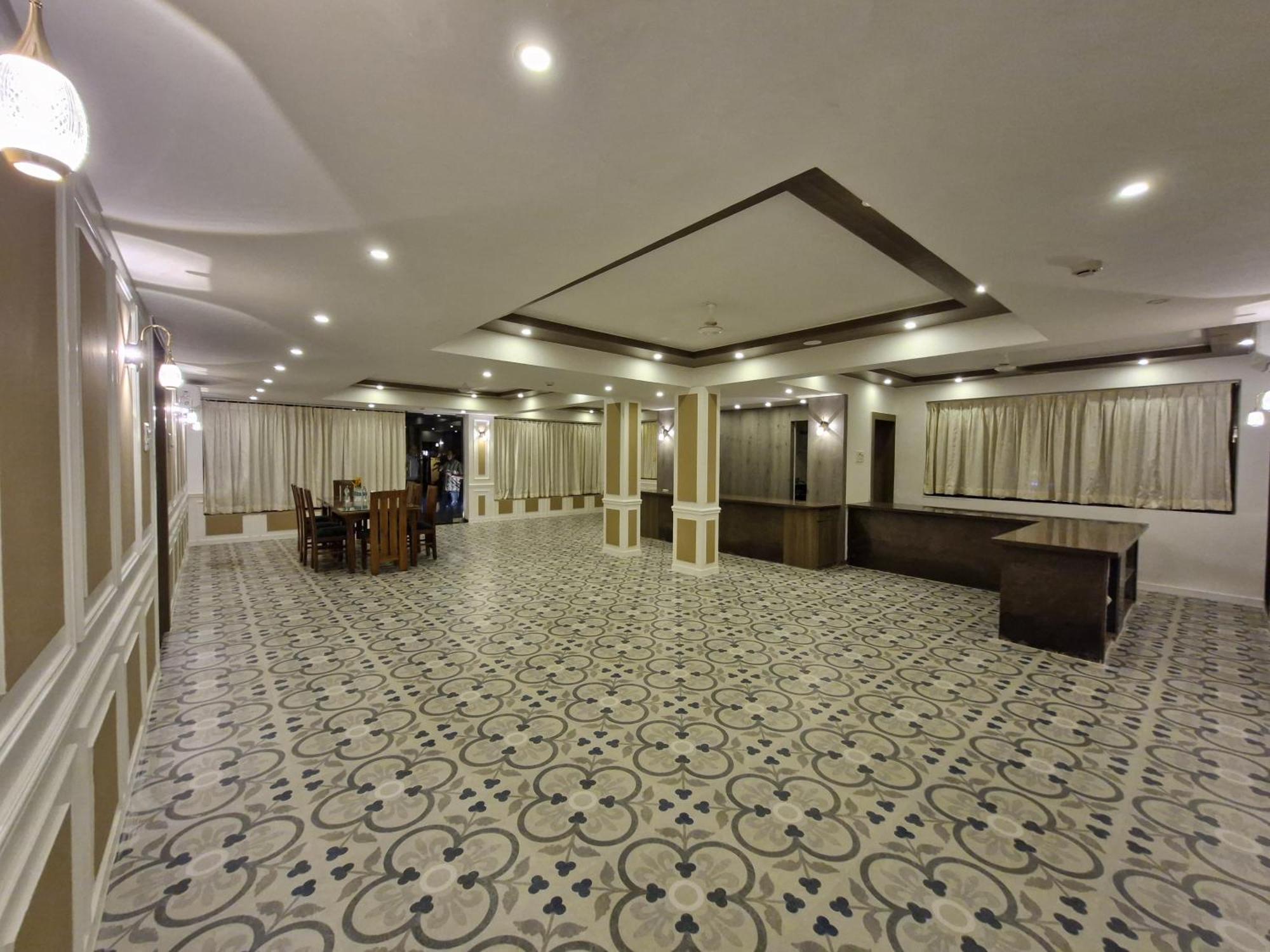 Golden Landmark Green Valley Beach Resort Dona Paula Exterior photo