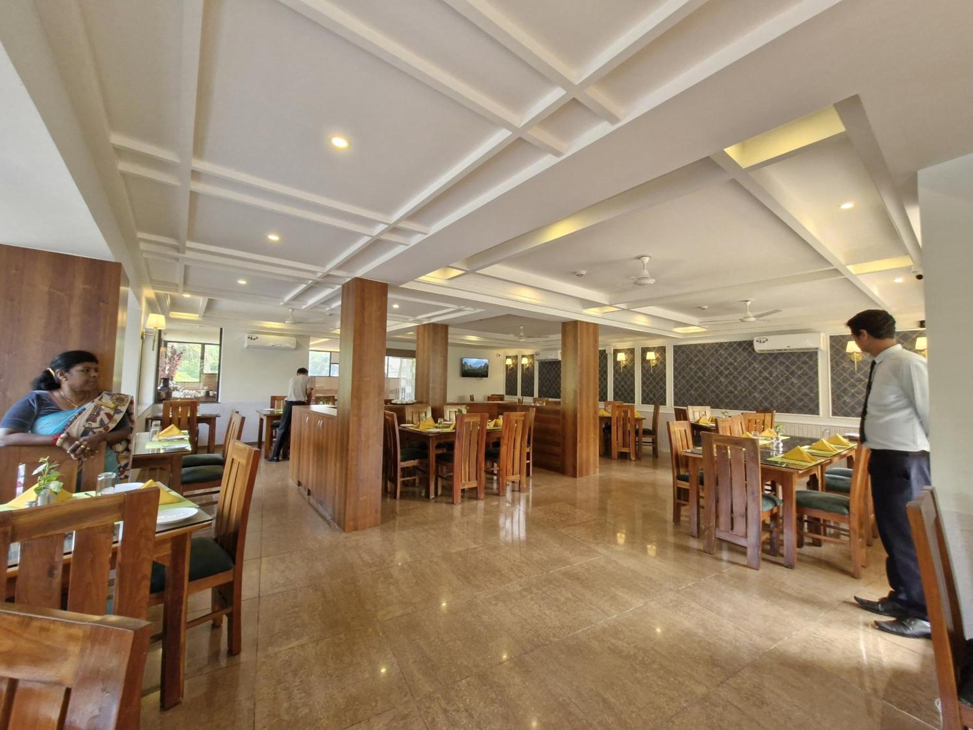 Golden Landmark Green Valley Beach Resort Dona Paula Exterior photo