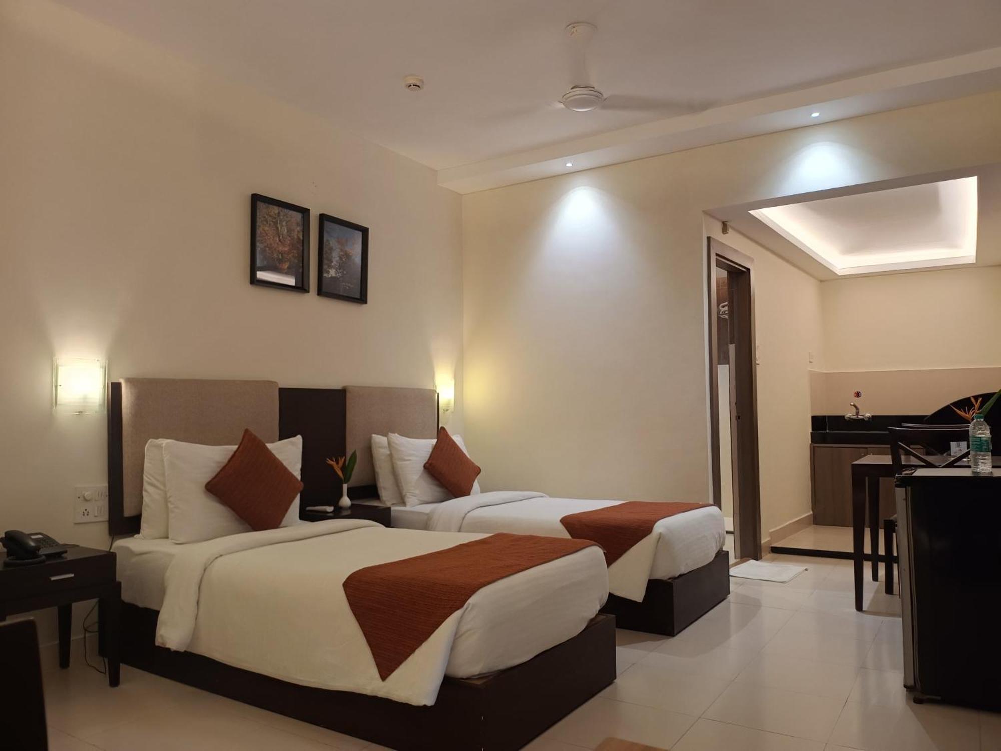 Golden Landmark Green Valley Beach Resort Dona Paula Exterior photo