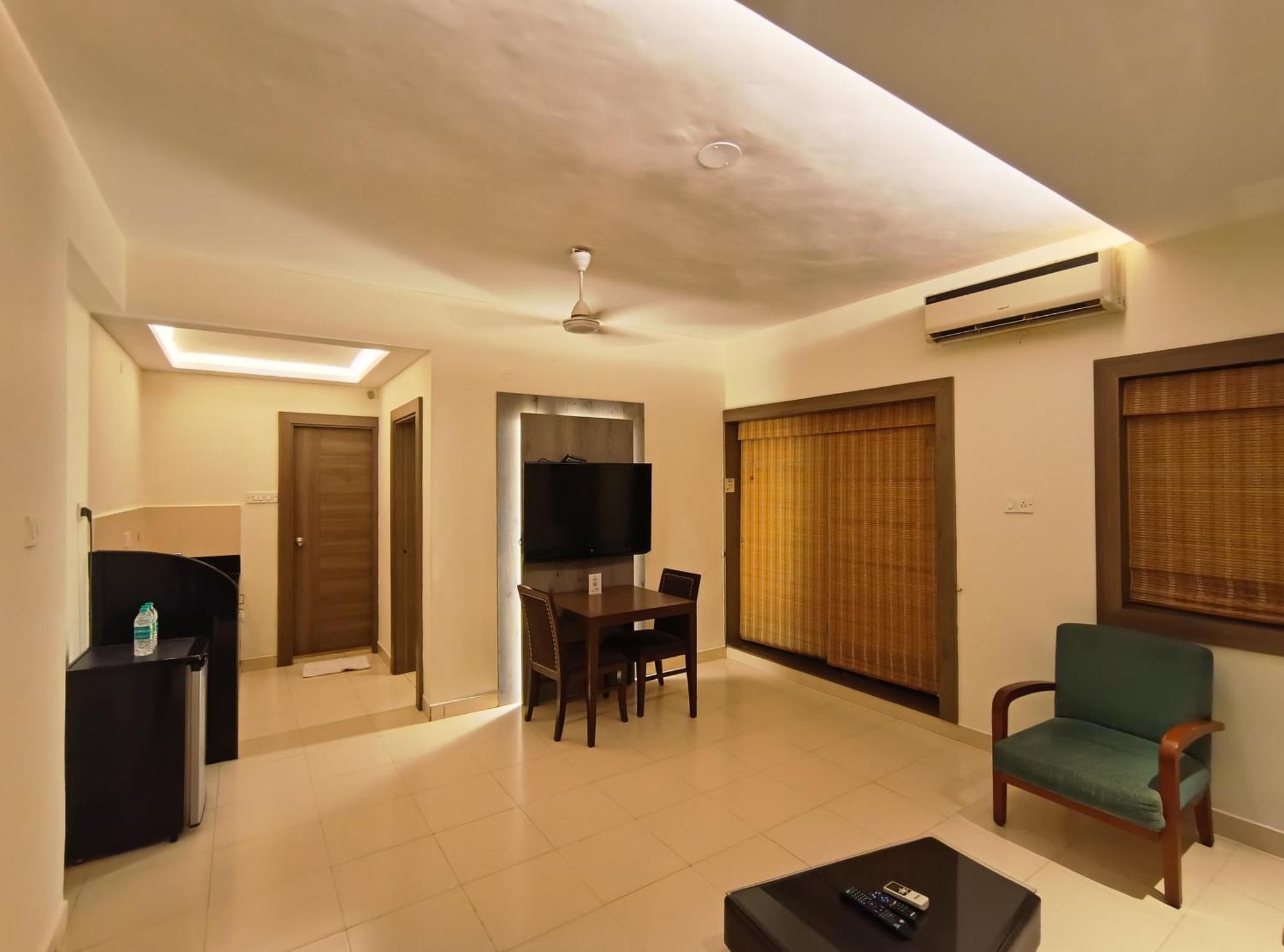 Golden Landmark Green Valley Beach Resort Dona Paula Exterior photo