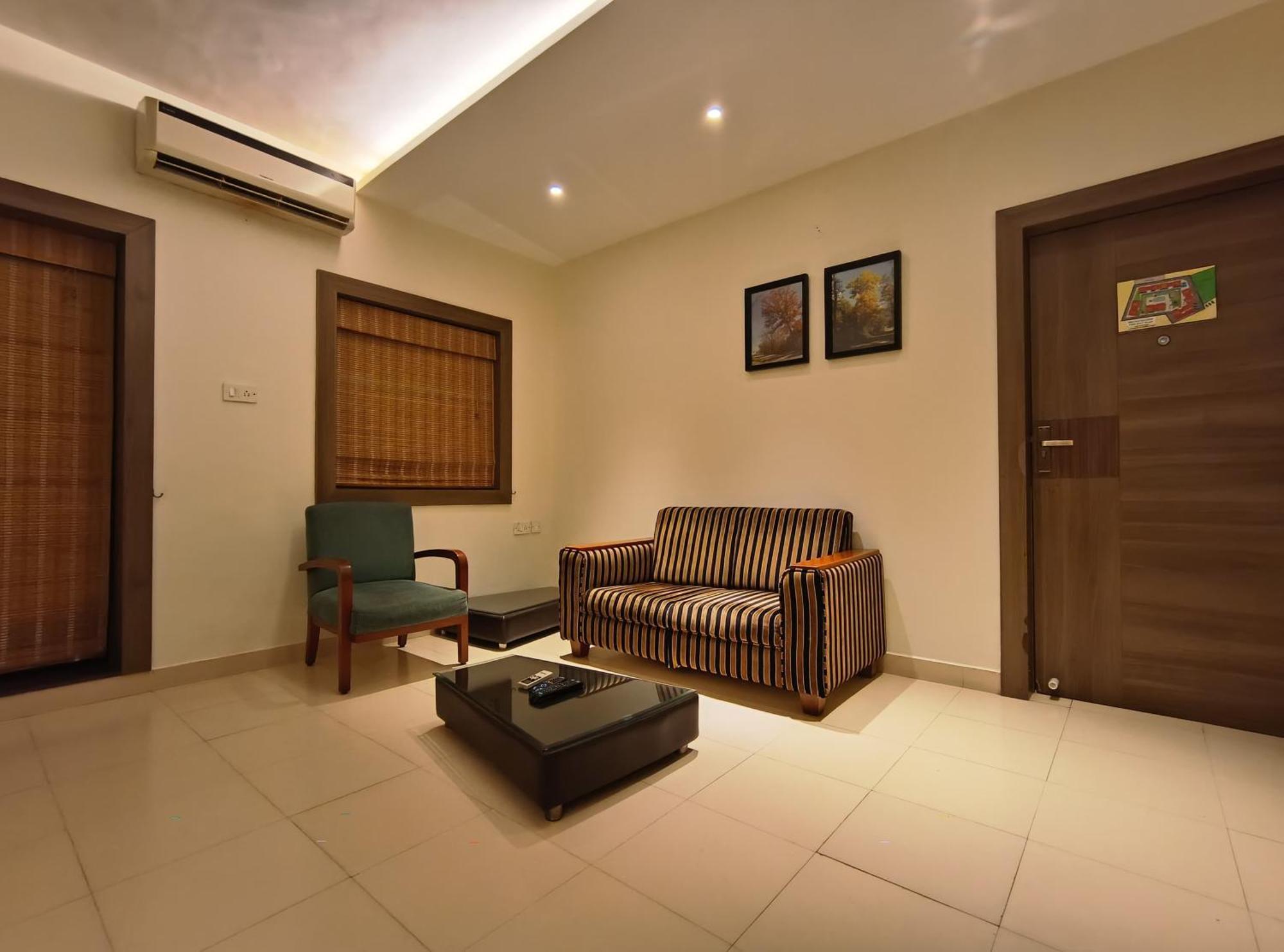 Golden Landmark Green Valley Beach Resort Dona Paula Exterior photo