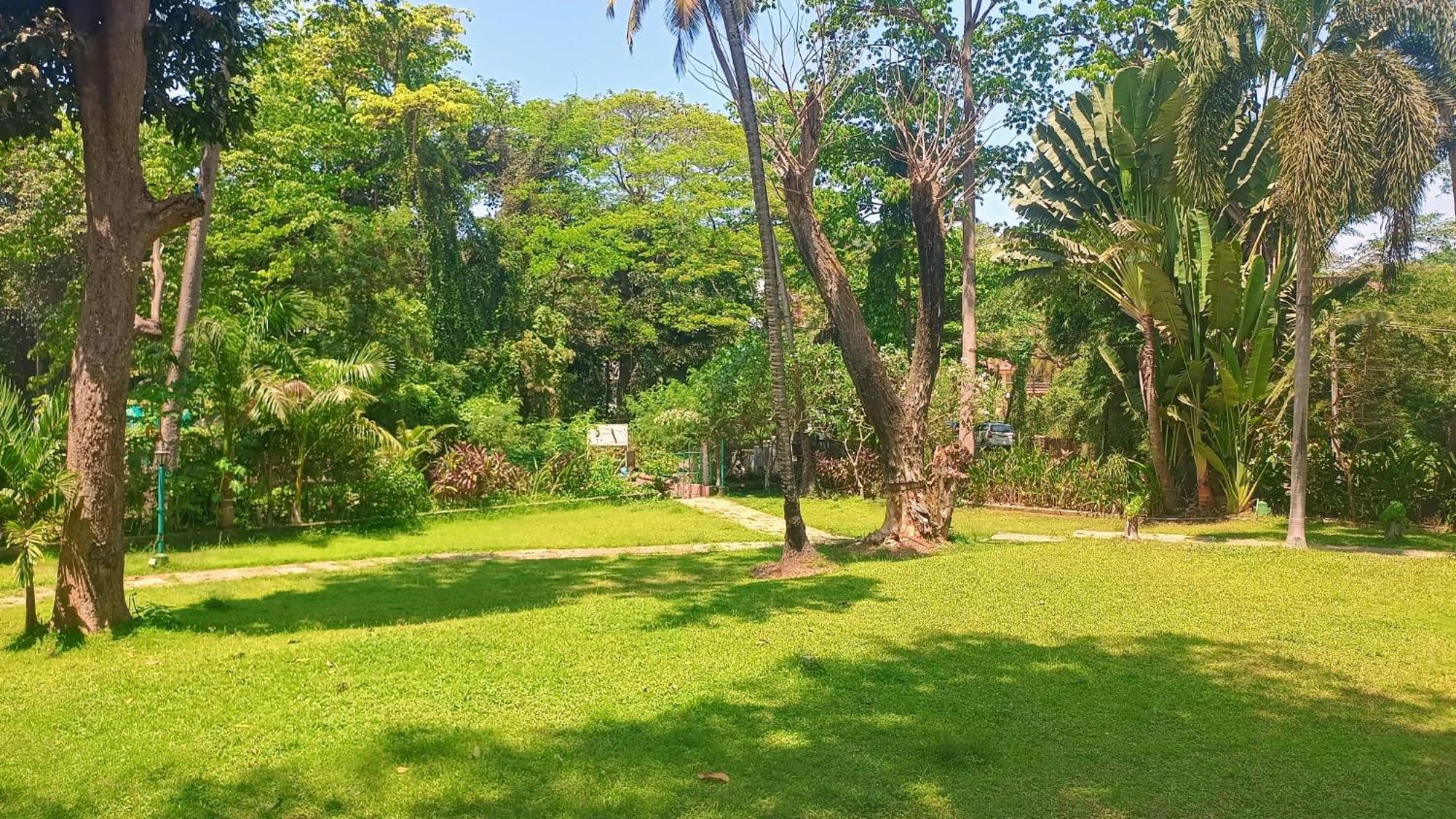 Golden Landmark Green Valley Beach Resort Dona Paula Exterior photo