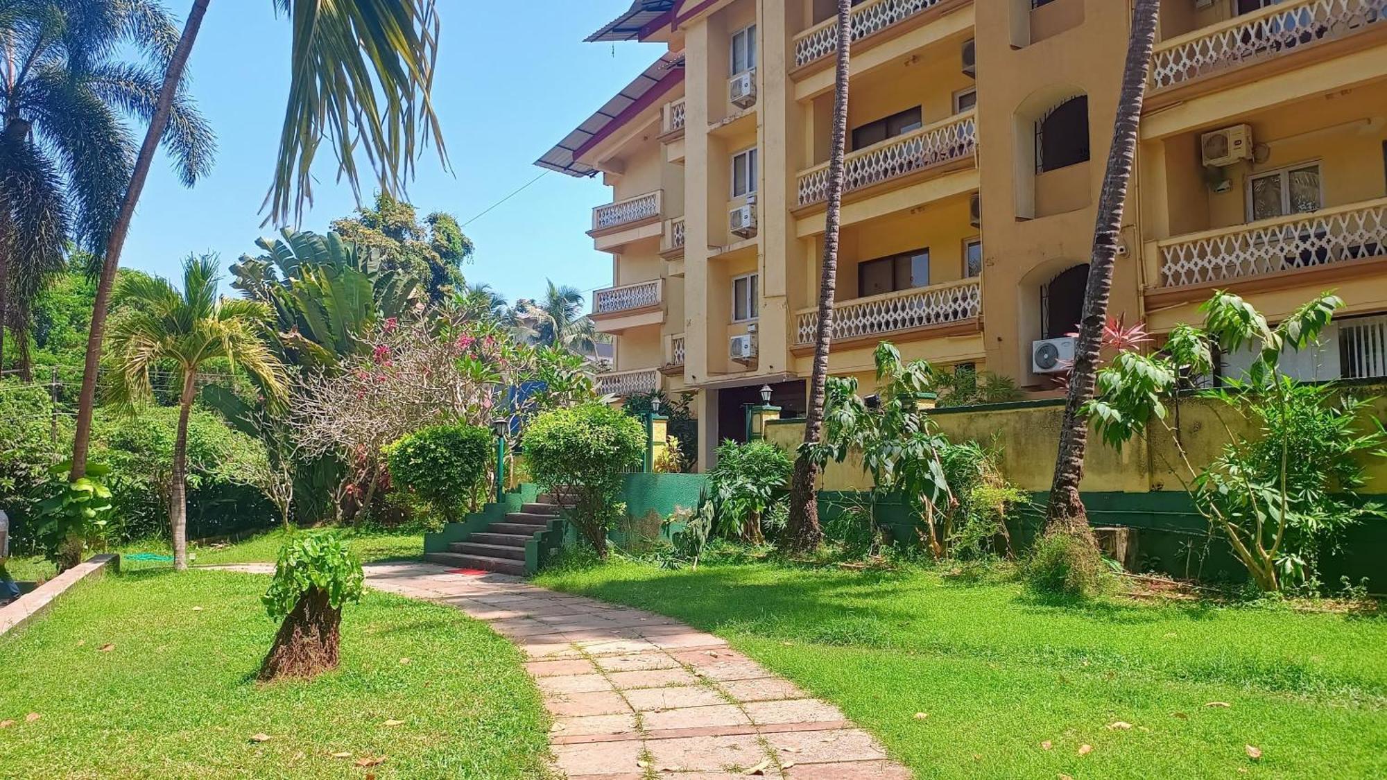 Golden Landmark Green Valley Beach Resort Dona Paula Exterior photo