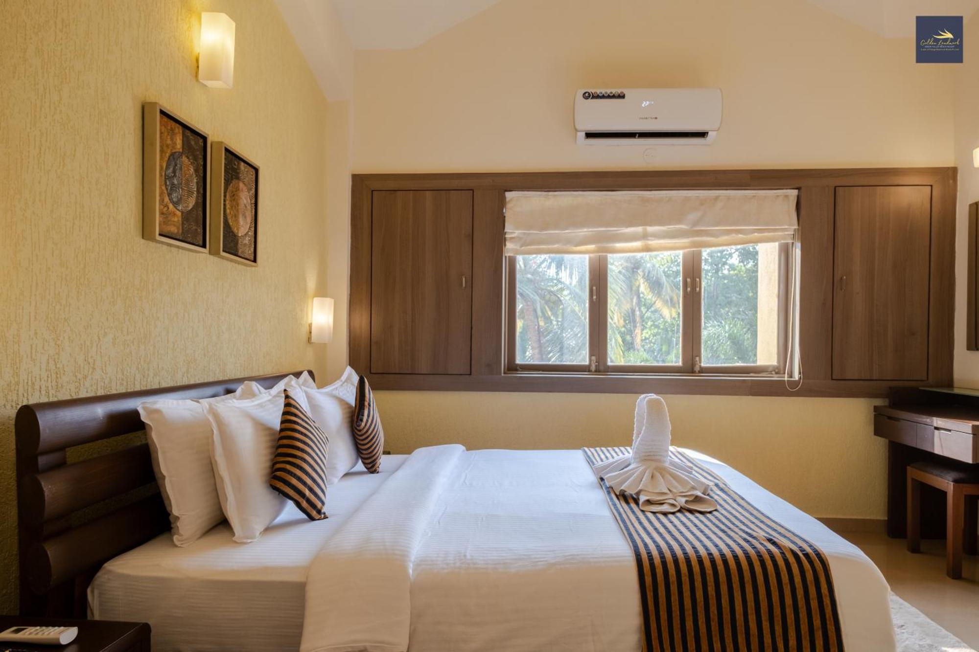 Golden Landmark Green Valley Beach Resort Dona Paula Exterior photo