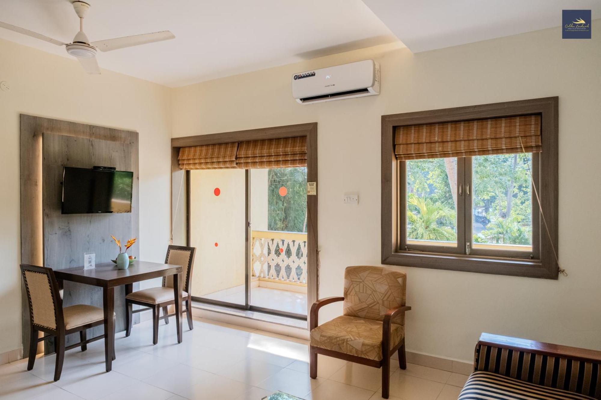 Golden Landmark Green Valley Beach Resort Dona Paula Exterior photo